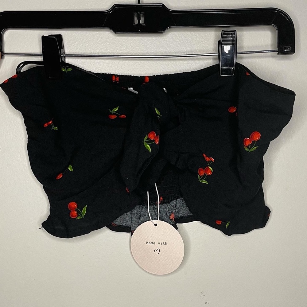 Laura’s Boutique cherry tie front tube top